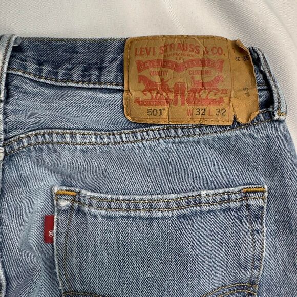 Levi’s 501 Jeans Men’s 32x32 Light Wash Distressed Paint Workwear Denim Pants - Picture 5 of 7